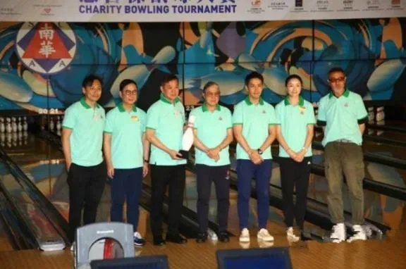 郭晶晶三胎后现身:身材恢复的好心情也极好