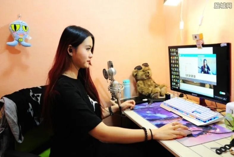 18岁女主播被骗 远赴重庆与男粉丝约会遭骗光