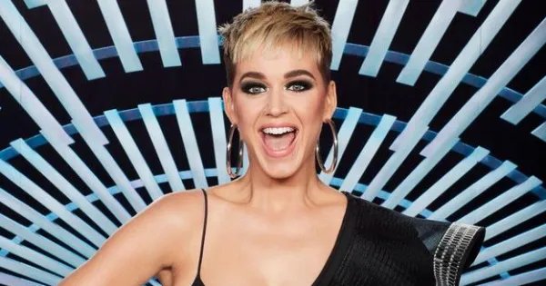 35岁水果姐宣布怀孕，曾因拒绝要孩子离婚的她，为何下定决心生育呢？