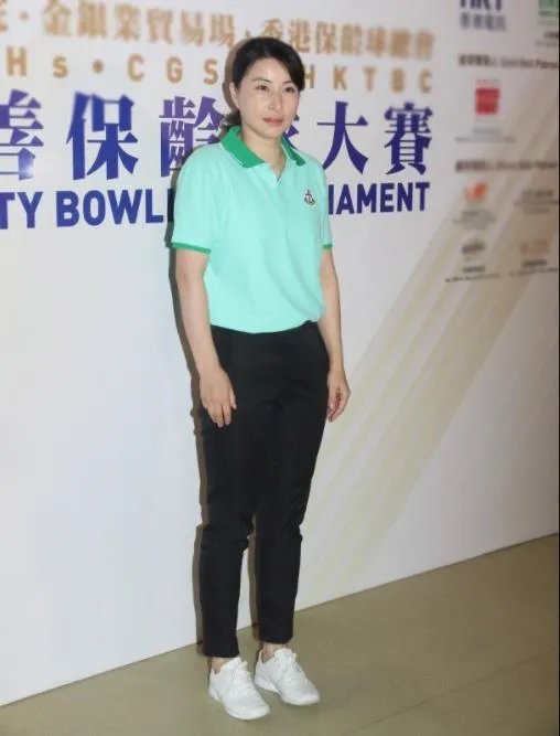 郭晶晶三胎后现身:身材恢复的好心情也极好