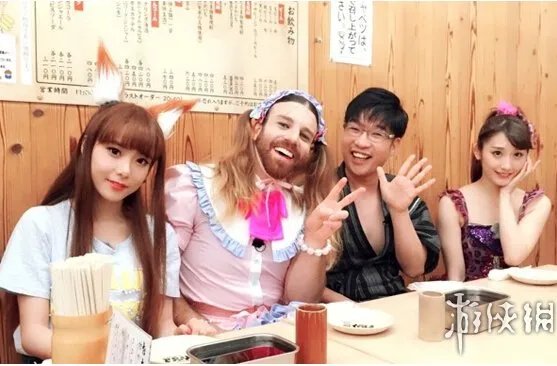 美哭,大叔扮美少女走红 网友:放开那两个超萌美少女