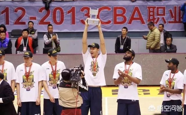 易建联29分7篮板率广东大胜山东豪取12连胜,本赛季广东连冠是不是板上钉钉了?