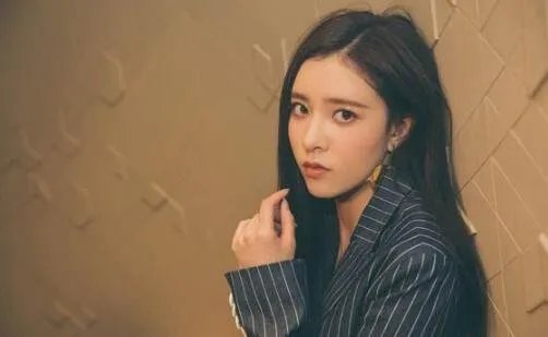 宋妍霏：我妈一个人坐飞机走了，为何妈妈会选择丢弃她？