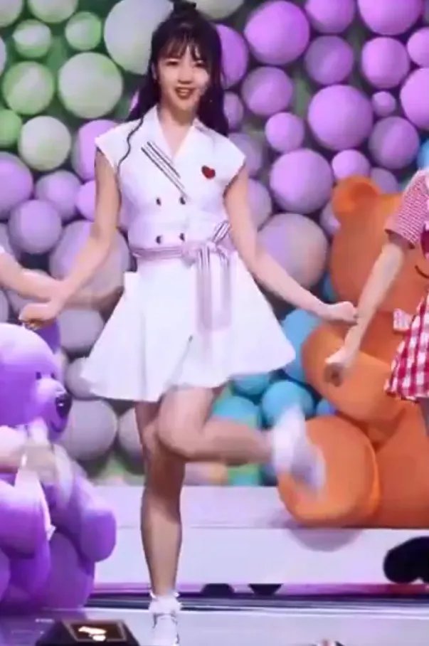 不一定需要糖和玫瑰只想疲惫时有你依偎是什么歌