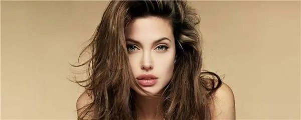 饰演史密斯夫妇中的女主角的演员叫什么名字