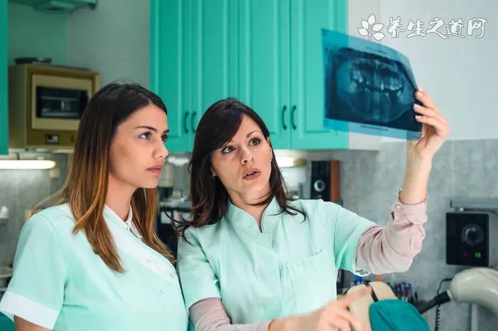 体操美女不幸爆菊而亡 瘦小腹消水肿的水疗体操图解