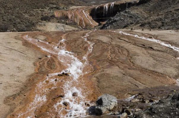 上万年钙化滩遭游客踩踏，一旦被破坏还有被修复的可能吗？