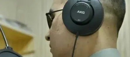 杜富国成为广播播音员,他是怎么成为播音员的?