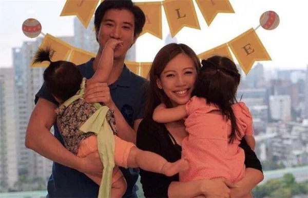 李靓蕾家境富有为何会选择“花花公子”王力宏?