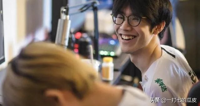 IG被FPX零封,Theshy的风评瞬间变了“第一上单是虚空的”,微博道歉太心酸。如何评价?