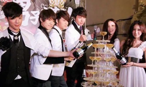 我爱男子汉罗志祥示爱  与欧弟微博调情