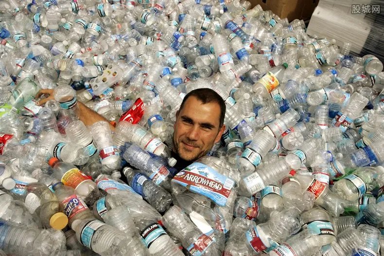 欧盟拟明年1月开征塑料包装税 具体情况是怎样的？