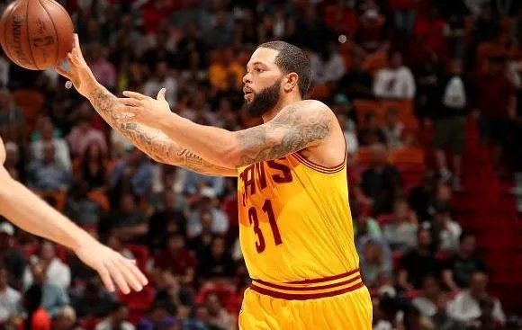 对于德隆加盟骑士以及最近的表现你们怎么看？