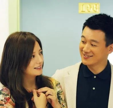 赵薇发型图片：尽显女人味的温婉大气赵薇发型