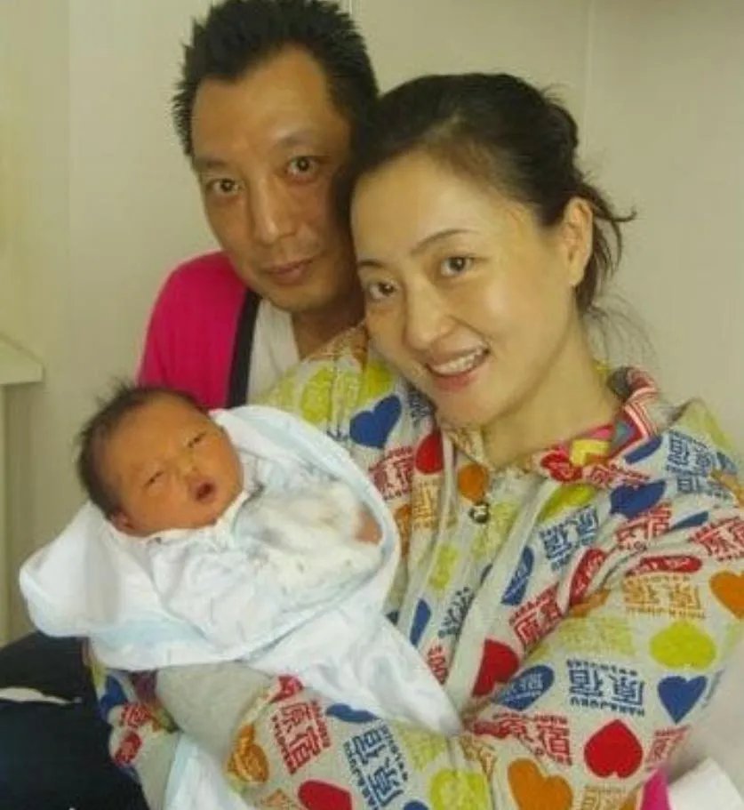 原华老公是谁 她的现任丈夫是一位圈外人