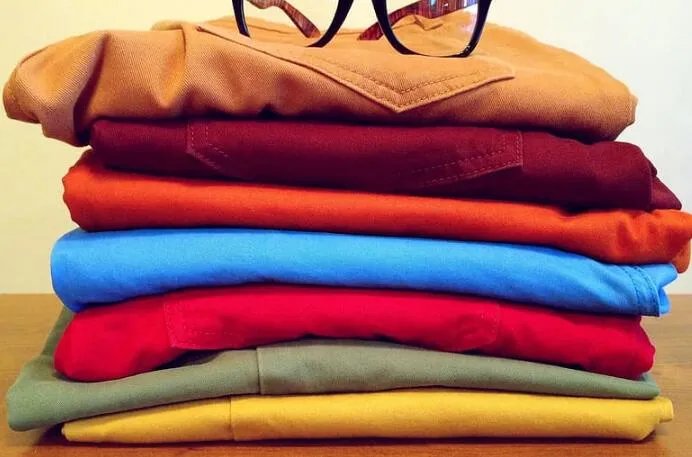 长时间晒太阳穿什么颜色衣服 穿什么颜色的衣服防晒效果好