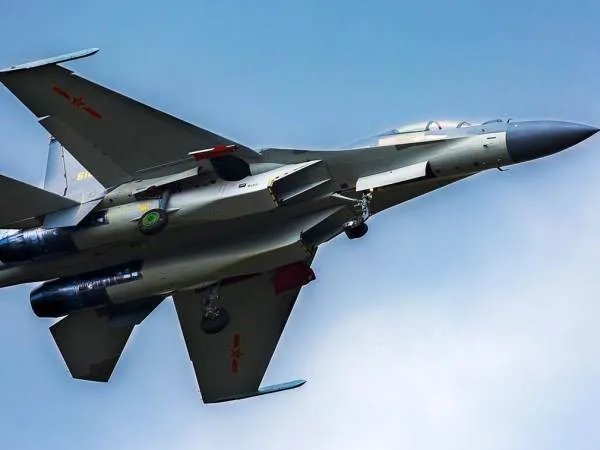 飞行员37秒3次规避居民区后跳伞,飞机遭遇到了什么?