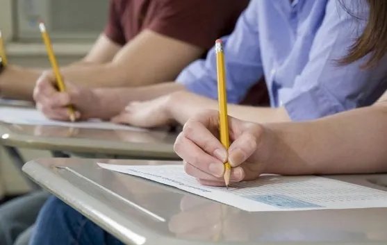 上海一名初中生发现教科书用图有误,如何评价这名学生?