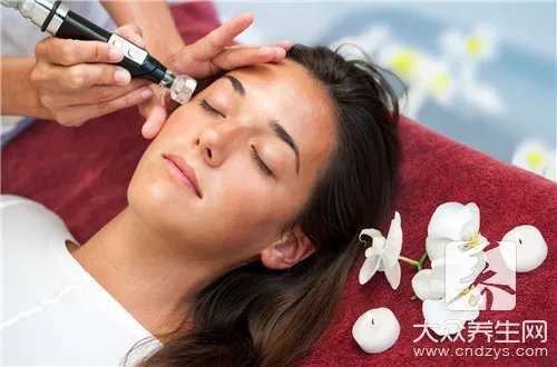 怎样消除眼袋和眼细纹