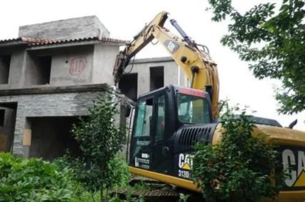 云南大理55栋高尔夫别墅被拆除,被拆除的原因是什么?