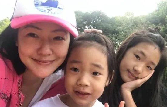 小s女儿照片曝光,三个女儿哪个最漂亮?
