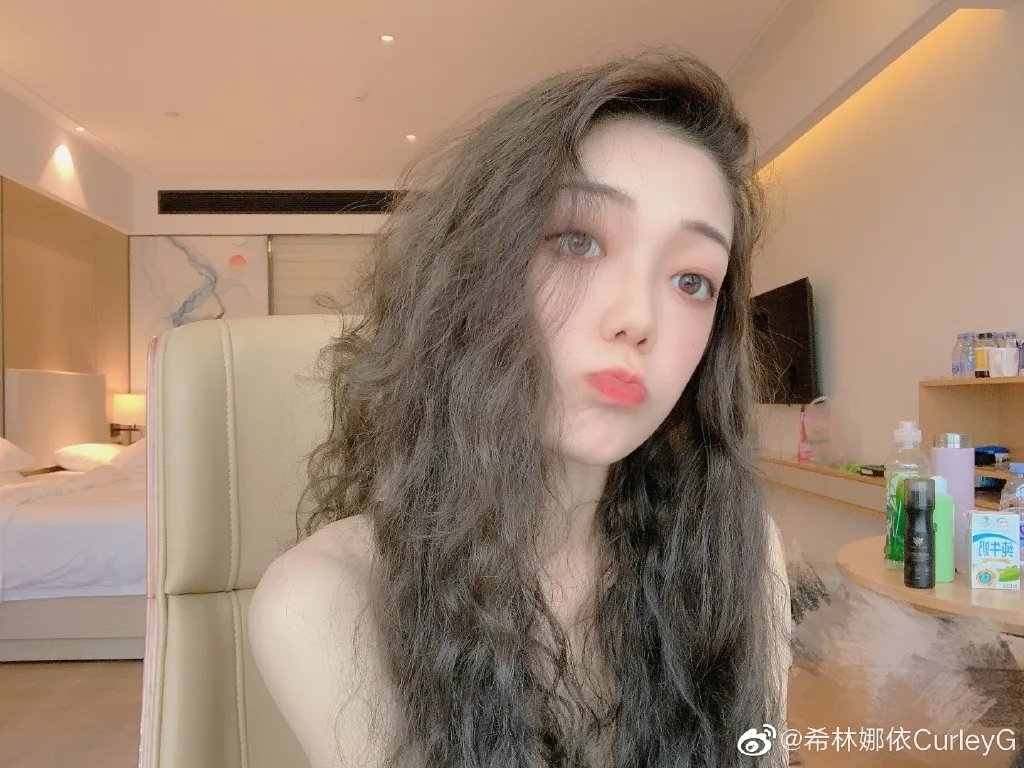 希林娜依高为什么说自己是北京人 她今年多大了