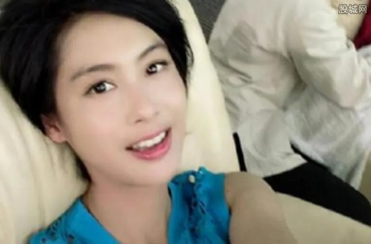 朱茵示爱黄贯中 朱茵为什么嫁给黄贯中？