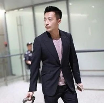 汪小菲称被拖欠房产证10余年，事情的始末究竟是怎样的？