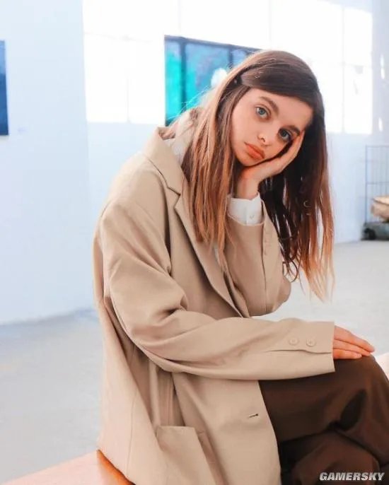 俄罗斯怪怪美少女Maria Oz 有一双大过二次元的眼睛