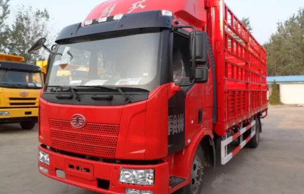 解放6.8米高栏货车新车价位图片