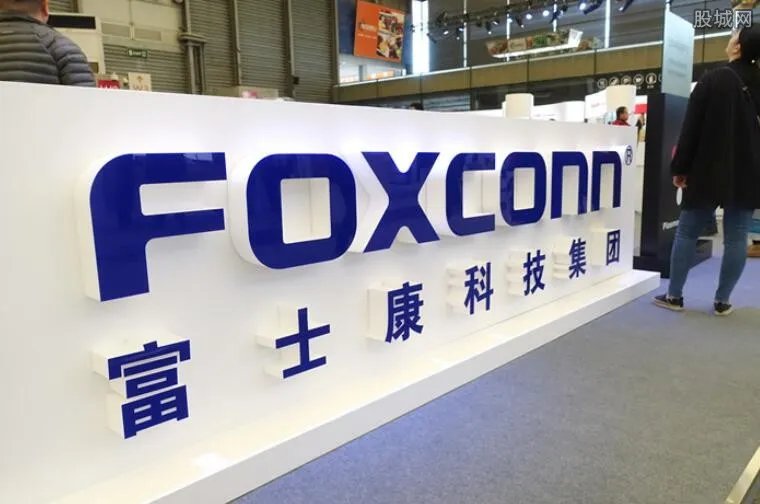 郭台铭有几任老婆 现任嫩妻曾馨莹照片曝光