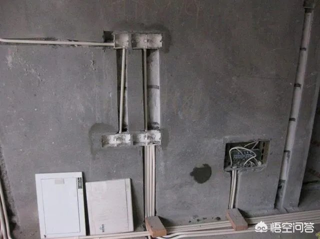 电视墙上插座该如何布置？