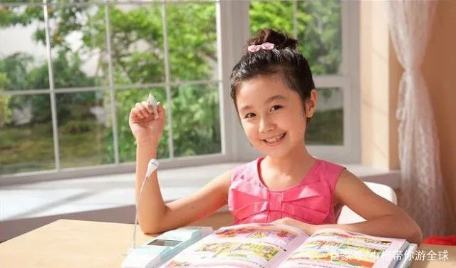 步步高女孩高考成绩出来了,考上了中传播音,真学霸。现如今她过得怎么样?