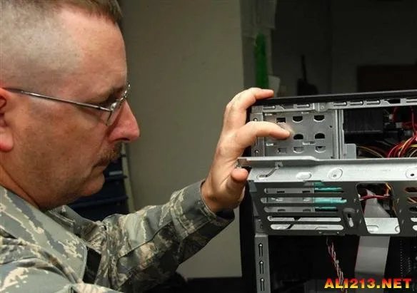 上大学就选它们!外媒评选2015年十大最热门工作榜