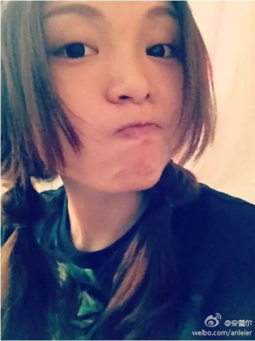 G1联赛线下决赛美女主持安蕾尔生活照