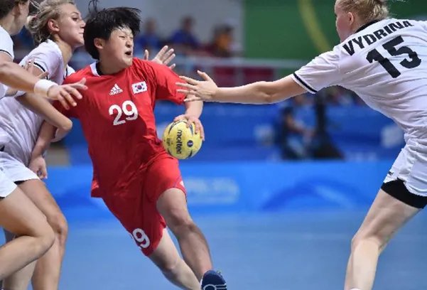 速度最快的球类运动排名：羽毛球、网球、足球、乒乓球上榜