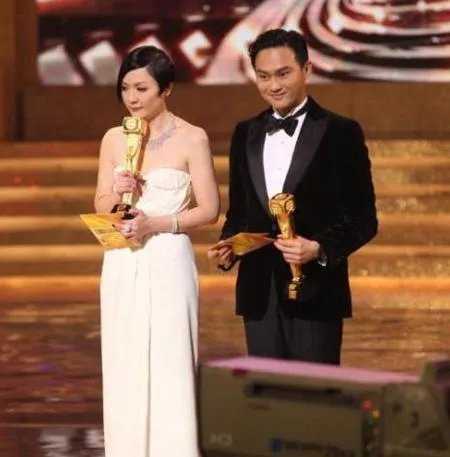 2013年tvb颁奖典礼万千星辉 大热张智霖不敌黄子华