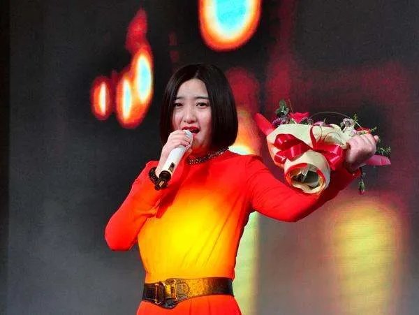 每当雪花纷纷飘落是哪首歌的歌词