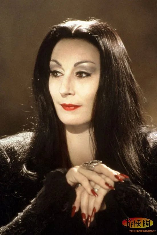 凸显惊艳魅惑气息 盘点25部电影中的烈焰红唇