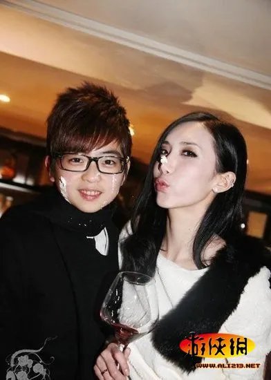 深圳16岁顶级富二代：女友无数 玩三国杀爱COS