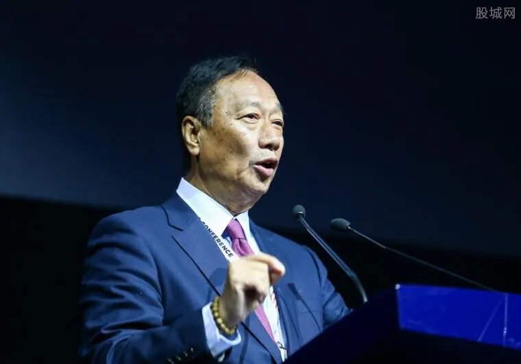 郭台铭有几任老婆 现任嫩妻曾馨莹照片曝光