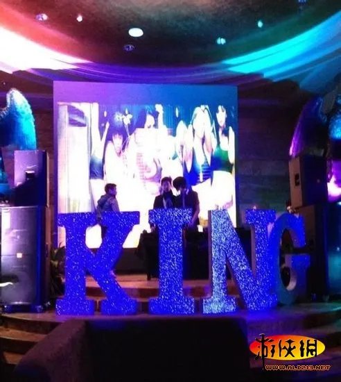 深圳16岁顶级富二代：女友无数 玩三国杀爱COS