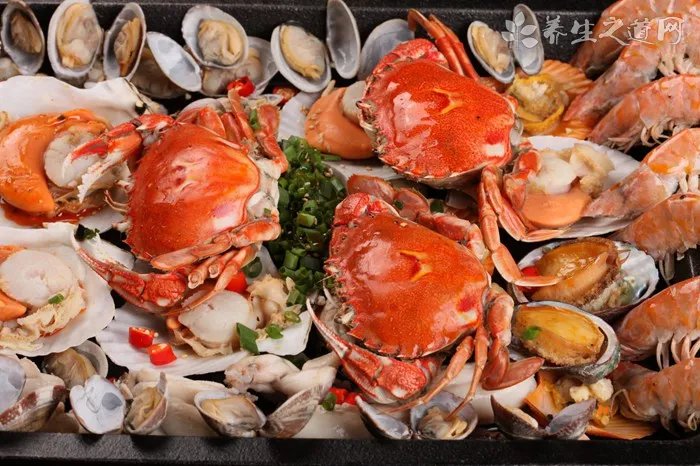 小龙虾吃到一半突然活了一只 生吃海鲜的危害有哪些