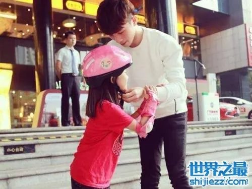 18岁最萌年龄差兄妹在网络走红,多亏有个最好哥哥吴大伟