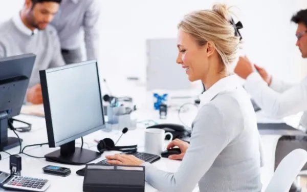 国美通报批评员工上班“摸鱼”,你如何看待公司的这种行为?