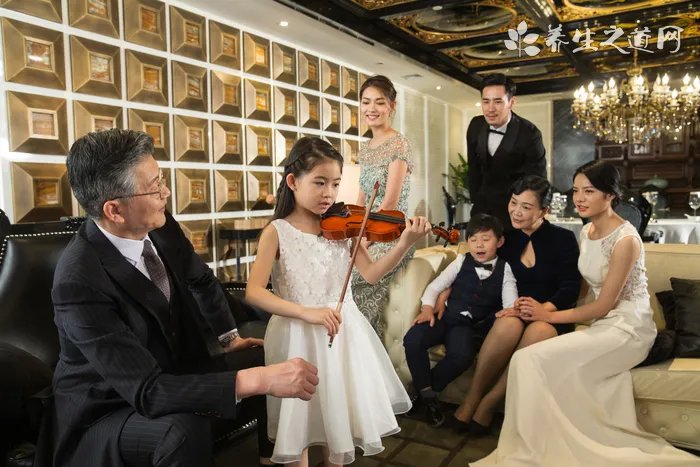 娄婧事件是道德的谴责，娄婧妈妈婚内与黑人遭天谴