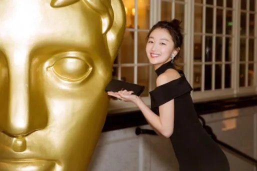 周冬雨说自己是烤鸭什么情况 现场画面曝光引众人大笑