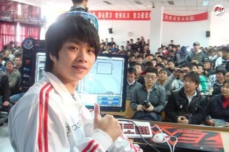 李晓峰女友曝光 正牌女友究竟是谁?