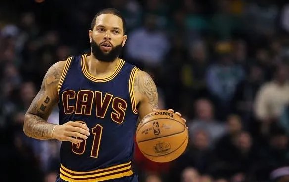 对于德隆加盟骑士以及最近的表现你们怎么看？