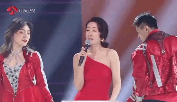 刘敏涛直播跳女团舞 现场画面曝光再现神表情